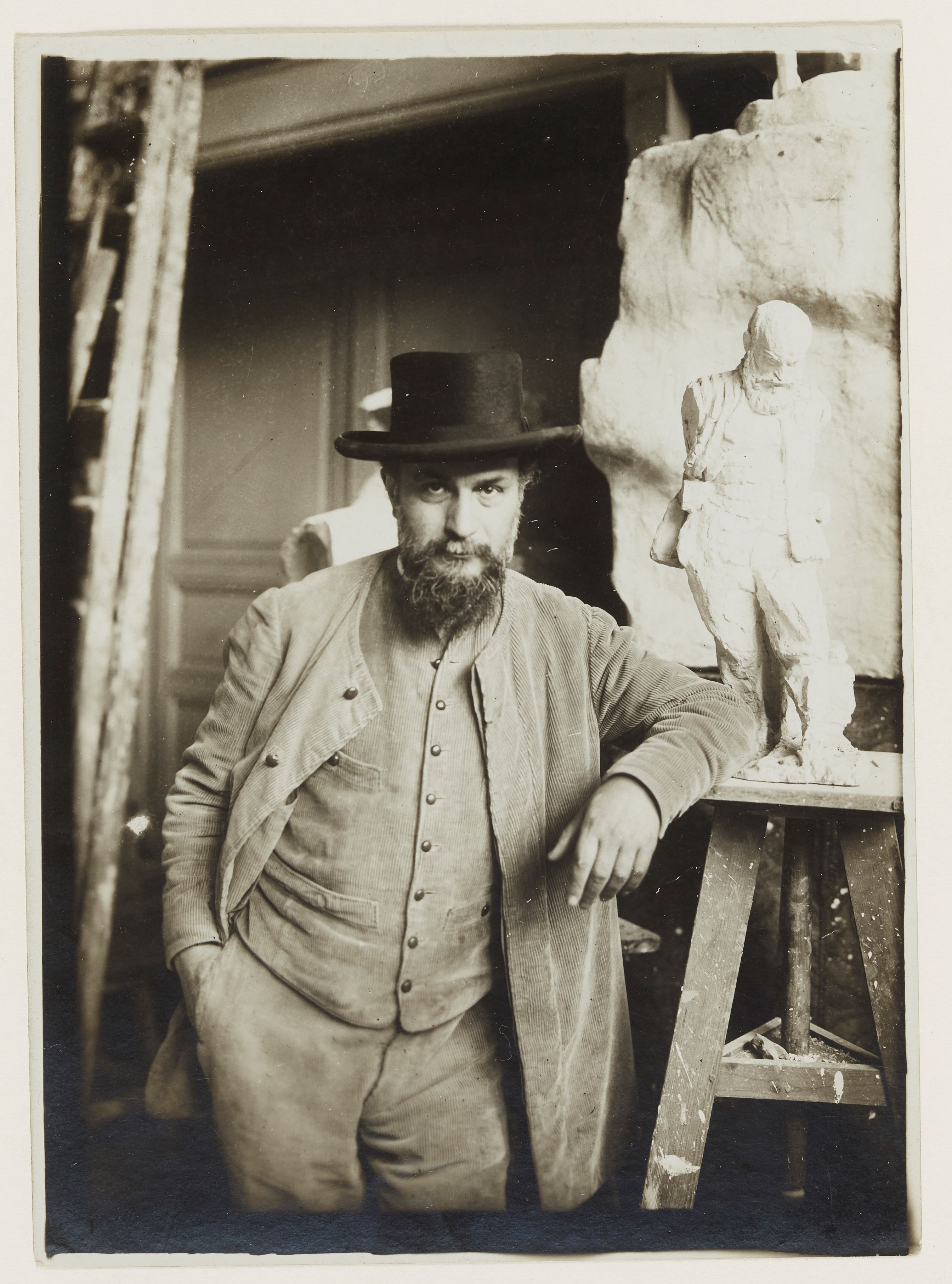 Albert HARLINGUE 1879 1964 Bourdelle a cote de son autoportrait dans latelier. Musee Bourdelle. Paris musees