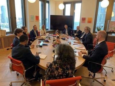 Déplacement du ministre délégué chargé des Outre-mer à La Haye, Pays-Bas pour renforcer la coopération franco-néerlandaises dans les Antilles