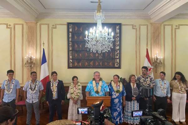 Moetai Brotherson élu président de la Polynésie française + ses 9 ministres