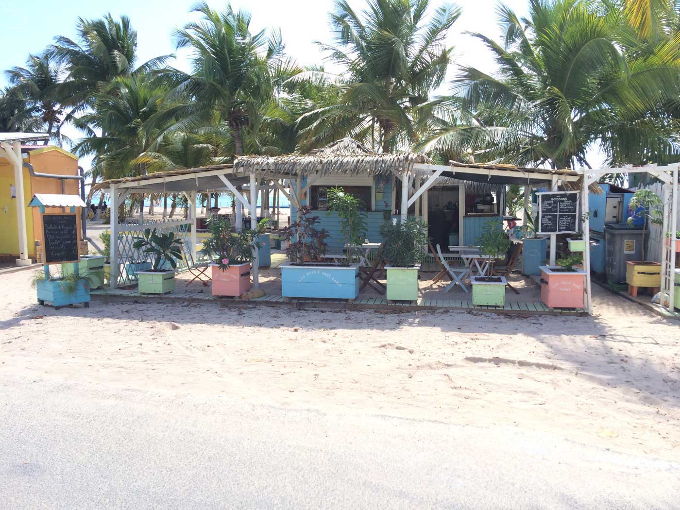 restaurant les pieds dans le sable la desirade 7