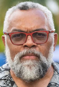 Une image contenant Barbe humaine, Visage humain, personne, hommeLe contenu généré par l’IA peut être incorrect.