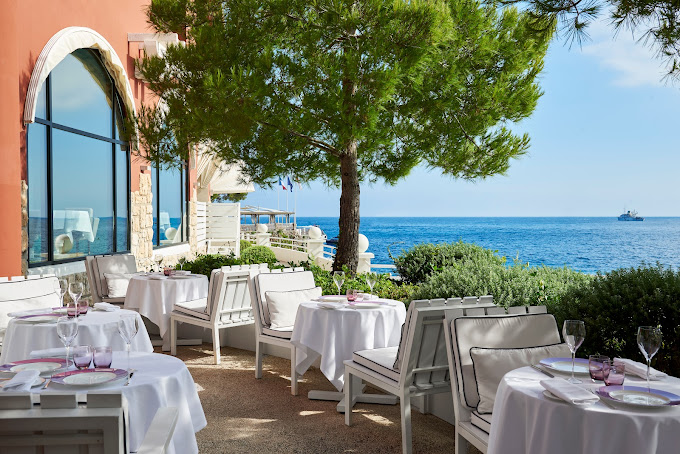 Une image contenant plein air, chaise, meubles, nappe de tableLe contenu généré par l’IA peut être incorrect.