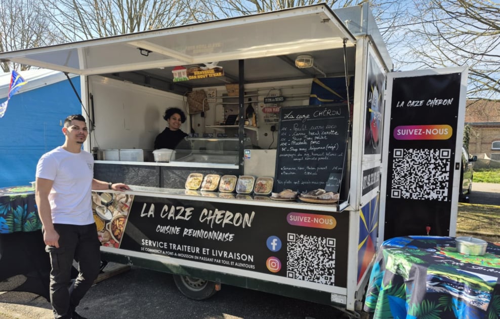 Une image contenant texte, plein air, Food truck, transportLe contenu généré par l’IA peut être incorrect.